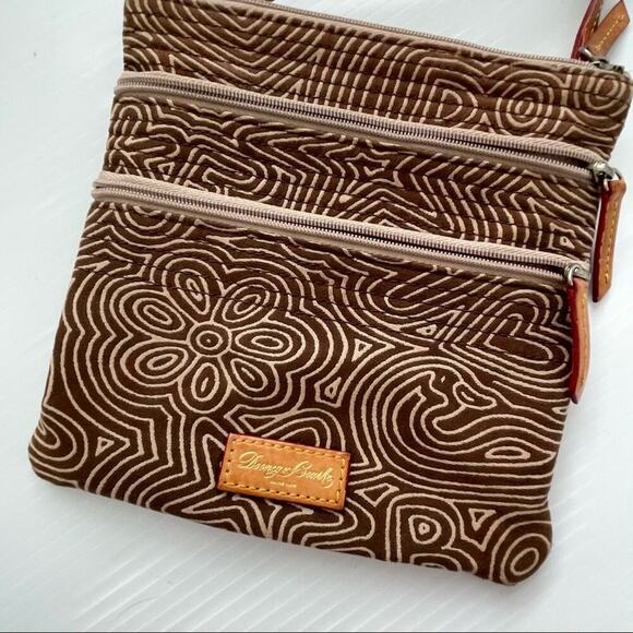 Vintage Dooney and Bourke canvas scribble letter pattern crossbody  pink lining - Picture 2 of 16